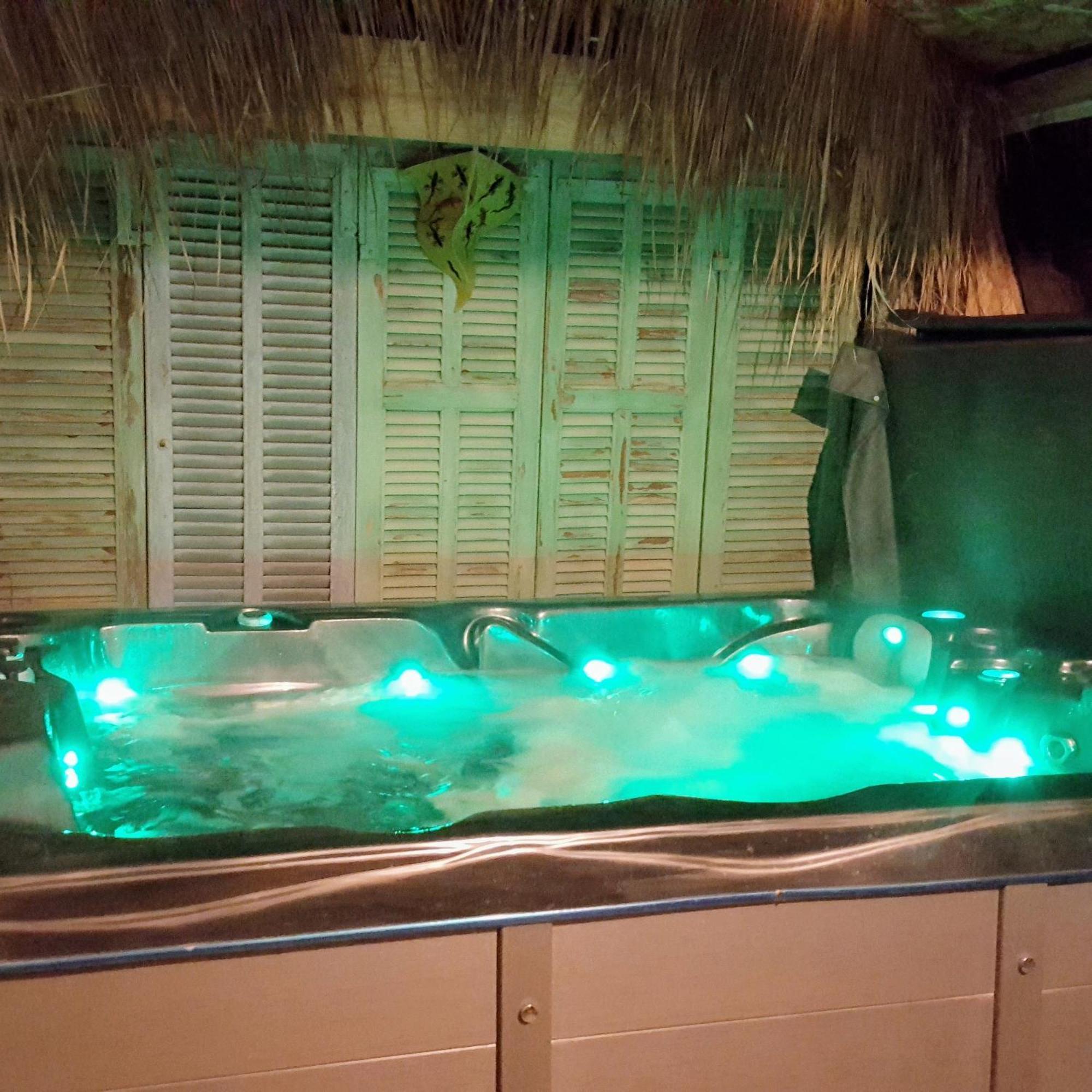 Logement De Charme Avec Piscine Et Jacuzzi Carnoules  Exterior photo